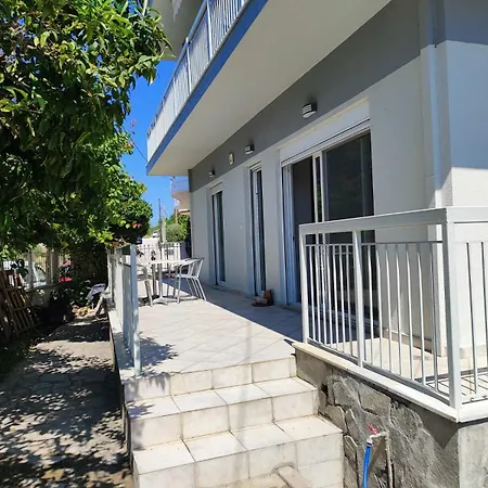 Aristotelis Apartment *